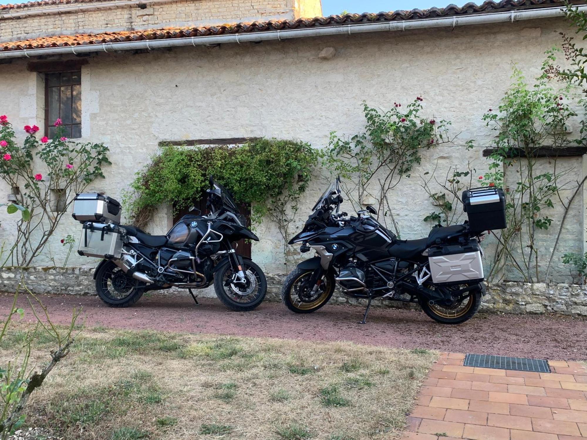 The Cool Lounge A Coulonges - Charente Bed and Breakfast Buitenkant foto