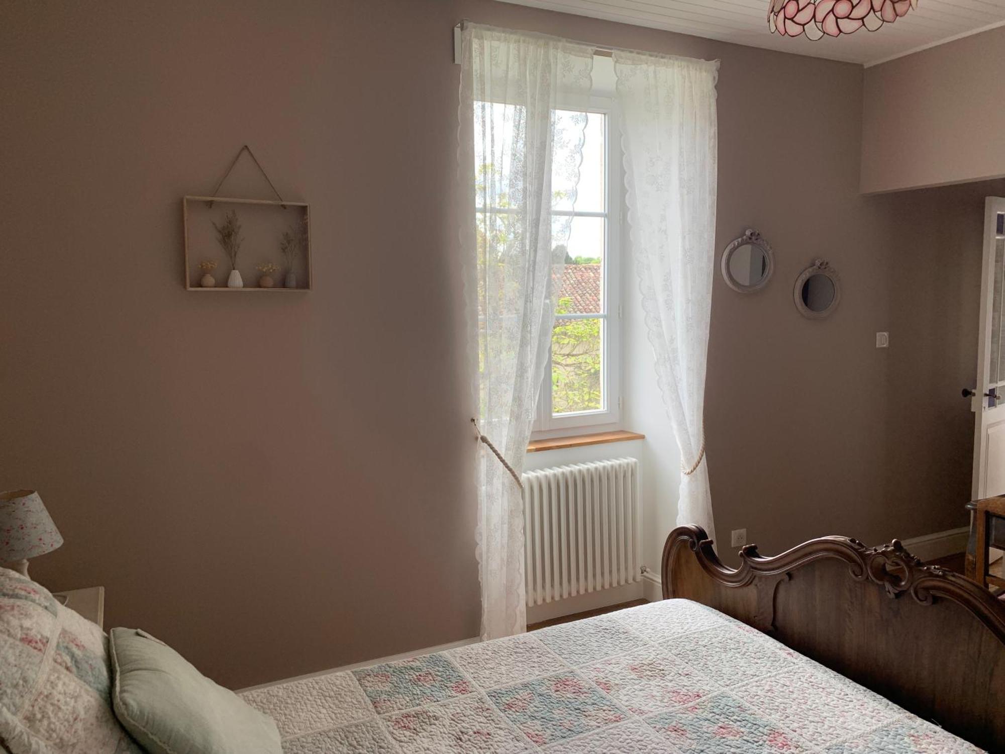 The Cool Lounge A Coulonges - Charente Bed and Breakfast Buitenkant foto