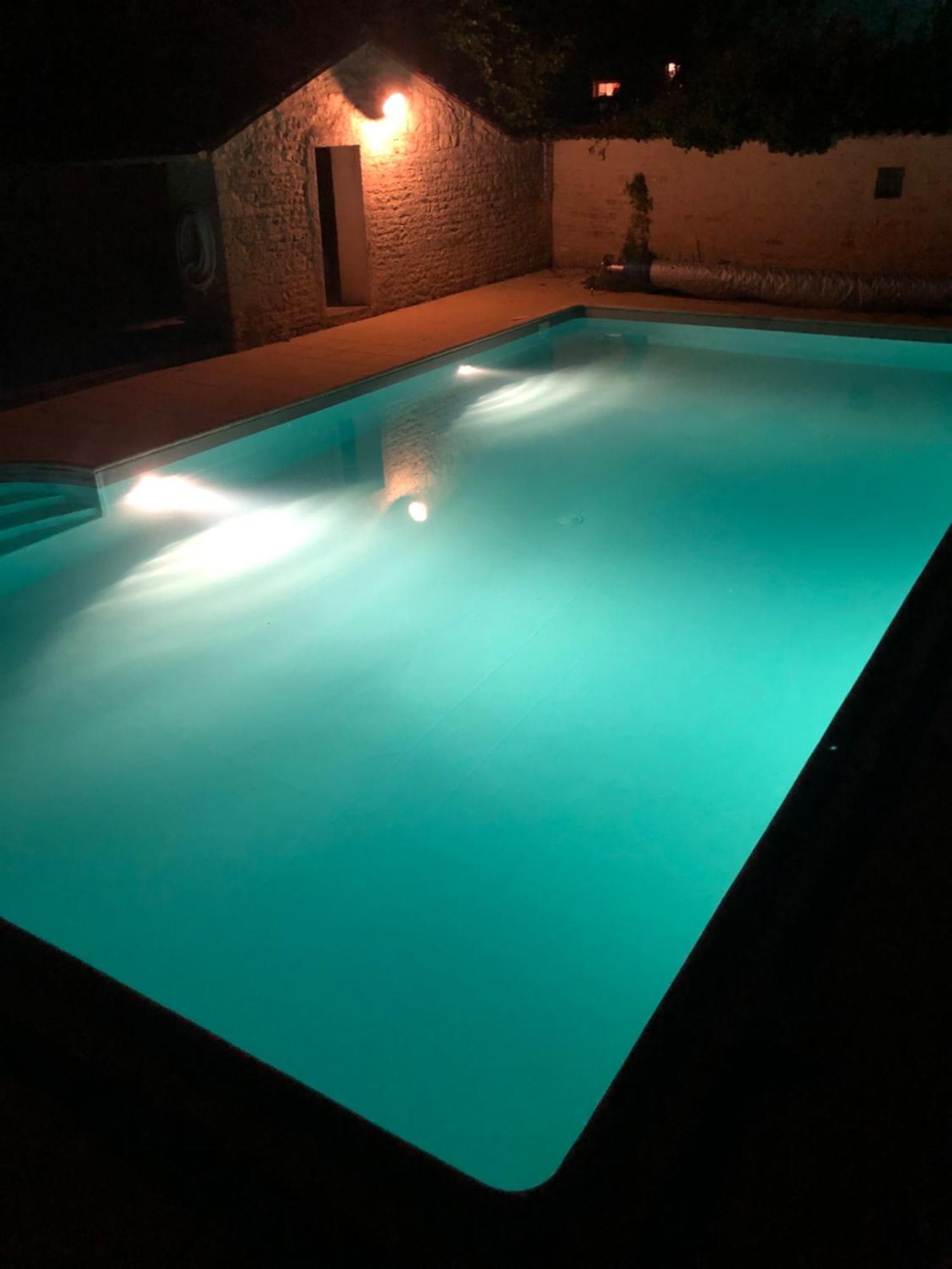 The Cool Lounge A Coulonges - Charente Bed and Breakfast Buitenkant foto