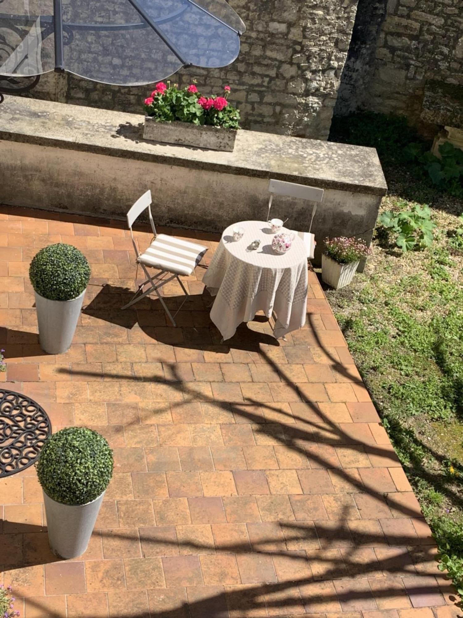 The Cool Lounge A Coulonges - Charente Bed and Breakfast Buitenkant foto